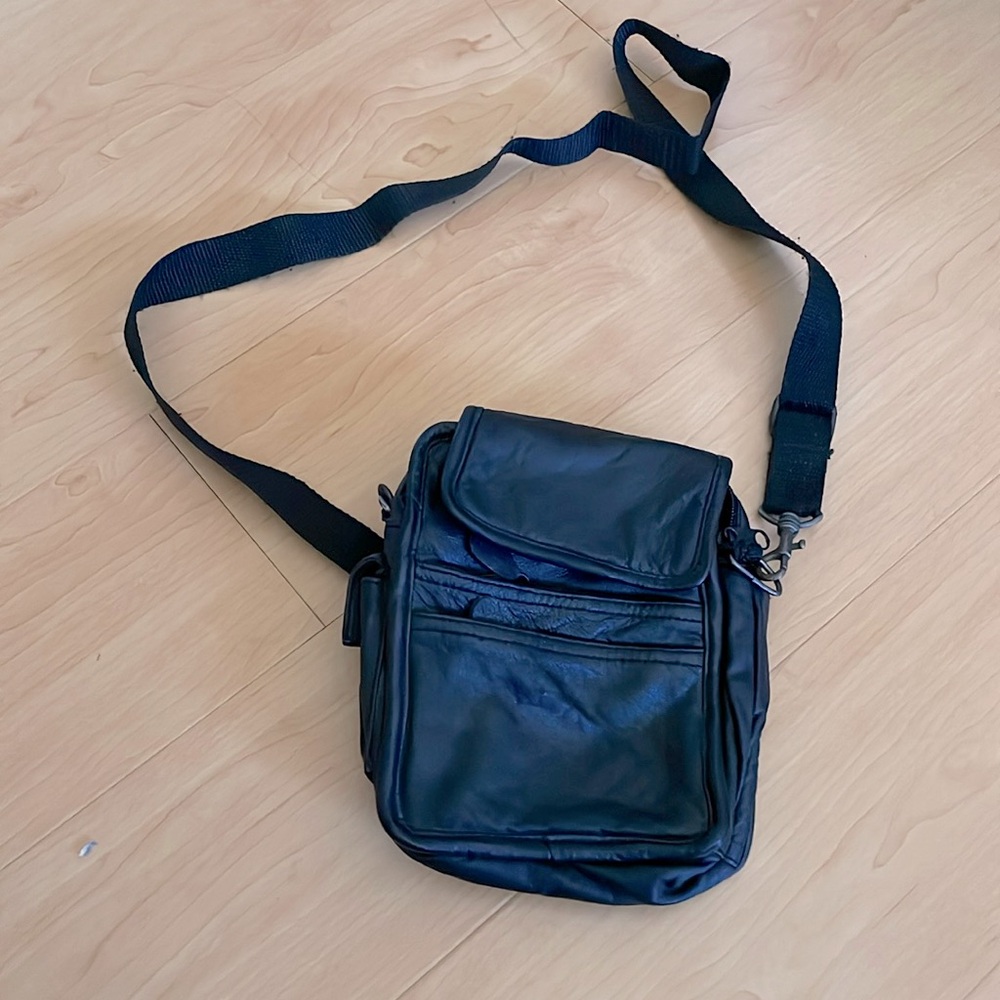Leather “Gadget” Bag. Concert/event Sz. Crossbody. Like New adjustable strap.